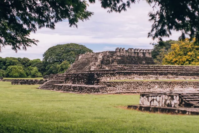 picture of mayan temple